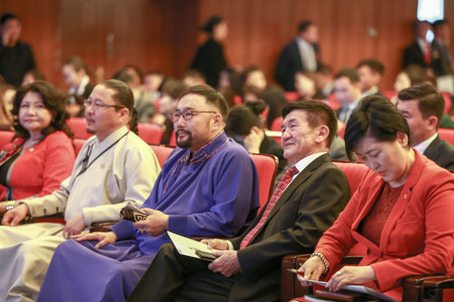 ШУУД: Шилдэг улстөрч, бизнес эрхлэгчдийн  илтгэл